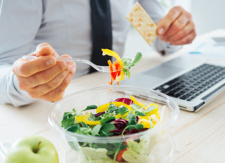 mangiare davanti al pc