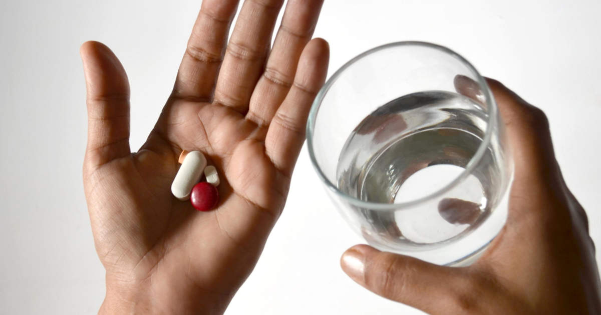 Medicinali, spezzare le pillole per ingoiarle è dannoso: ecco cosa può  succedere
